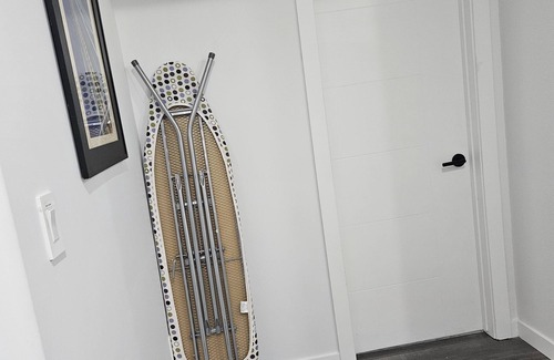 Northwest Edmonton House | Fully furnished 1 bd cosy basement suite in the center of the city.