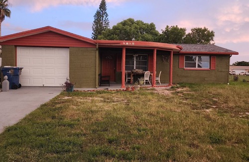Aloha Gardens House | Fully furnished 2-bed/1Bath house near hospitals and beaches/newly updated