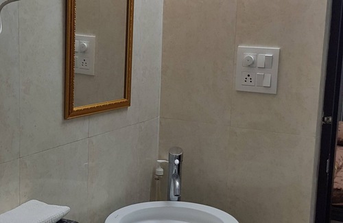 Agra Apartment | Fully furnished 2 BHK Apartment for Families and groups