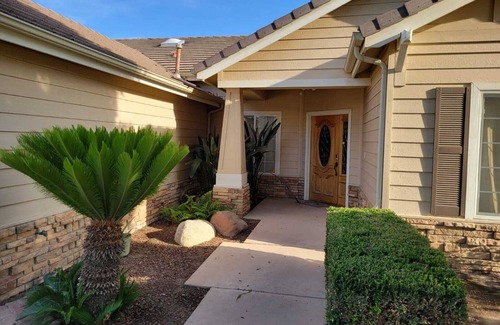 Greenacres House | Fully furnished 4BR House at safe classy SW Neighborhood up to 12 guests