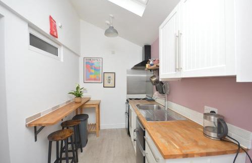 Exeter Apartment | Fully furnished apartment in Exeter
