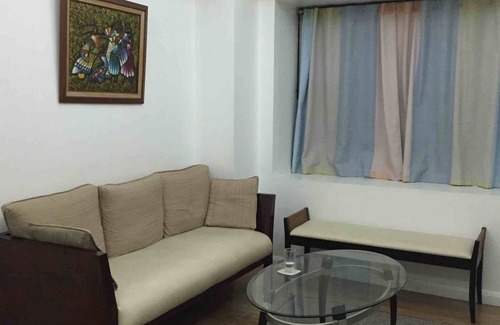 Legazpi Village Condo | Fully-furnished Greenbelt Makati Studio