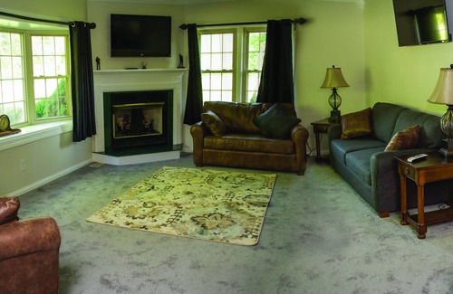 English House | Fully furnished house sits on Lucas Oil Golf Course