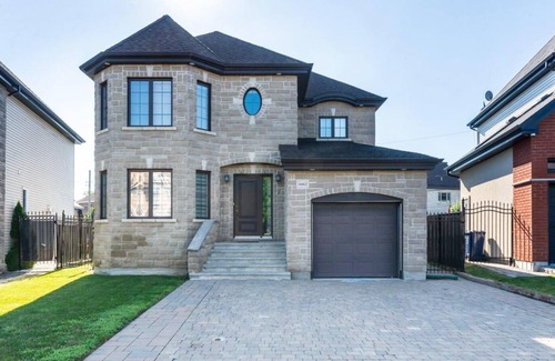 Laval House | Fully furnished house with Pool in Laval