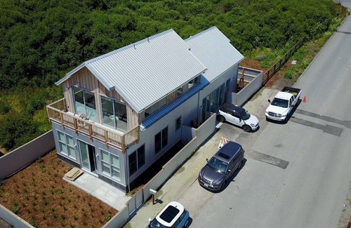 El Granada House | Fully furnished modern beach home in Miramar – just steps away from the ocean!