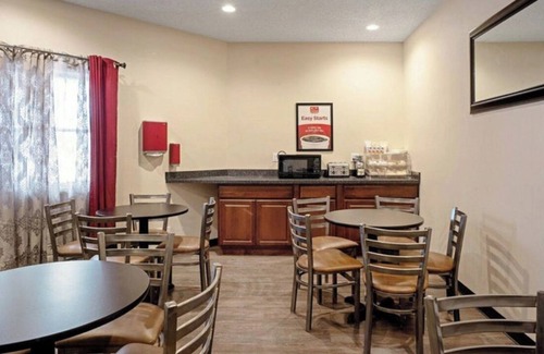 Clinton Apartment | Fully Furnished Studio Available + breakfast and cleaning, 1 week min stay