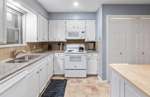 Fort Worth House | Fully loaded, Fast WI-FI, Local attractions, 30+ day remote worker