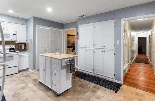 Fort Worth House | Fully loaded, Fast WI-FI, Local attractions, 30+ day remote worker