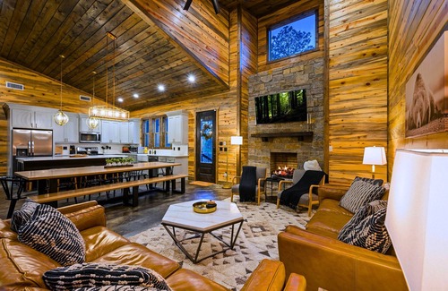 Broken Bow Cabin | Fully Loaded Game Room, One Story, Playset, Sleeps 20!