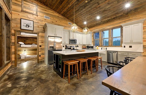 Broken Bow Cabin | Fully Loaded Game Room, One Story, Playset, Sleeps 20!
