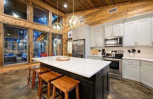 Broken Bow Cabin | Fully Loaded Game Room, One Story, Playset, Sleeps 20!