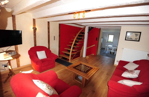 Castelnau-de-Mandailles House | Fully renovated cottage at the gates of Aubrac with views of the Lot valley