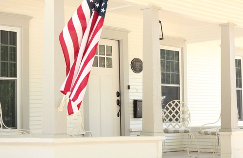 Pawhuska House | Fully Remodeled! Three minute WALK to the Pioneer Woman Merc!