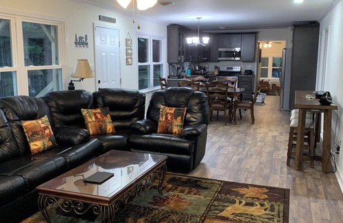 Piper Gap Cabin | Fully Renovated Cabin in the Blue Ridge Mountains with Stunning Views