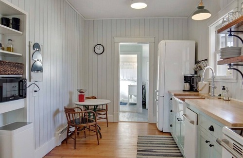 Montrose House | Fully Renovated Historic 1920's Bungalow on 1-acre/Pet Friendly!