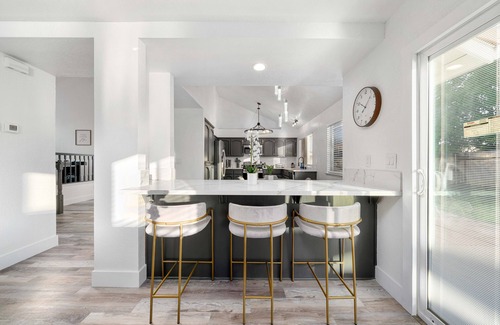 Elk Grove House | Fully Renovated Mansion w/4BD/3BA w/Ample Space