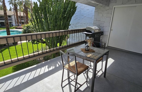 Palm Springs Apartment | Fully Renovated Oasis in Palm Springs with Pool View! Weekly, monthly discount!