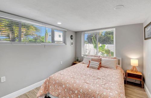 Delray Beach House | Fully Updated Home Sleeps 8 - 5 Min to the Beach