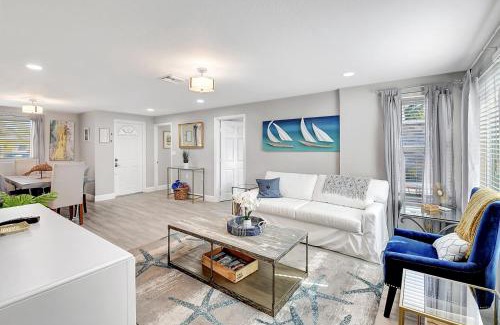 Delray Beach House | Fully Updated Home Sleeps 8 - 5 Min to the Beach