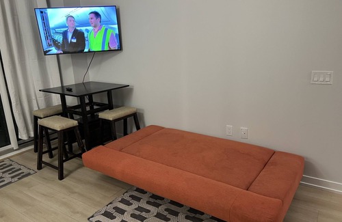 The Queensway Apartment | Fulton 2 bedroom suit