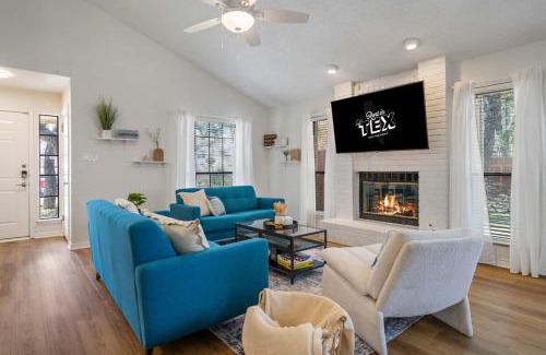 South Creek House | Fun and Stylish Stay with Pool Table and Fire Pit!