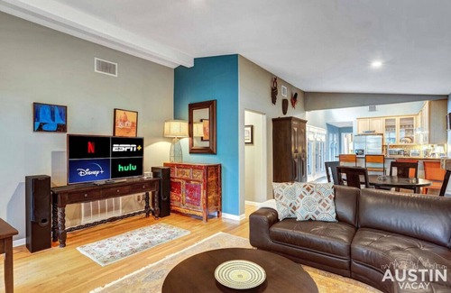 Bryker Woods House | Fun For the Whole Family - Easy Access to Downtown