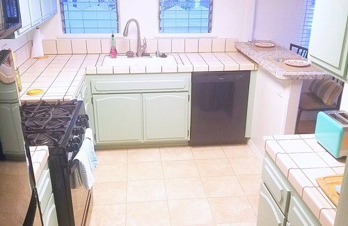 Belmont Park Apartment | FUN IN THE SUN! 1 bedroom/1 bath on the water in Belmont Shore