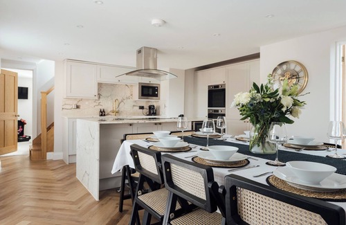 Colchester House | Fun, Luxury home in the heart of Colchester