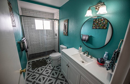 Rancho Oakey House | *FUN* POOL* GRILL*GREAT LOCATION*PRIVATE*FAMILY