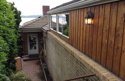 Leschi House | Fun waterfront home w/boat, kayaks - Central
