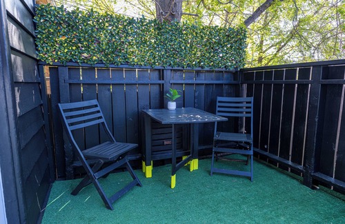 Southeast Calgary House | Funky House - Private Hot Tub - Walking Distance to Downtown