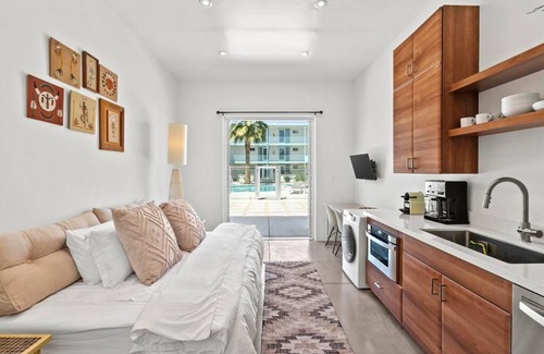 Roosevelt Apartment | Funky Pool Side Cabana in DTPHX