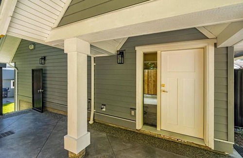 Port Coquitlam House | Furnished 1 bedroom 1 bathroom guest house in Port Coquitlam with secure parking