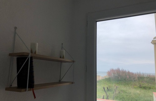 Saint-Hippolyte House | Furnished and renovated studio with sea view, private beach access
