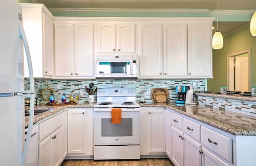 Surfside Beach House | Furnished Deck + Ocean Views: Surfside Beach Home