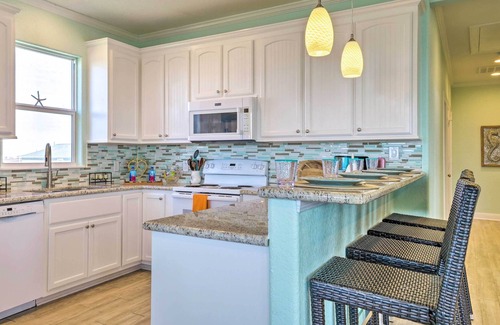 Surfside Beach House | Furnished Deck + Ocean Views: Surfside Beach Home
