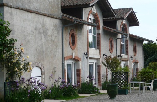 Villeneuve-sur-Lot Cottage | furnished family home, south west France, Pool