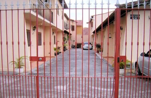 Palmeiras House | FURNISHED HOUSE WITH GARAGE, SKY, NEAR PRAIA DO FORTE AND SHOPPING PARK LAGOS