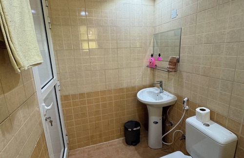 Al Rigga House | Furnished Private Studio Apartments near Union Metro Station