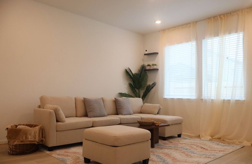 Missouri City House | Furnished Private Room in Missouri City, TX Located Near Major Attractions.