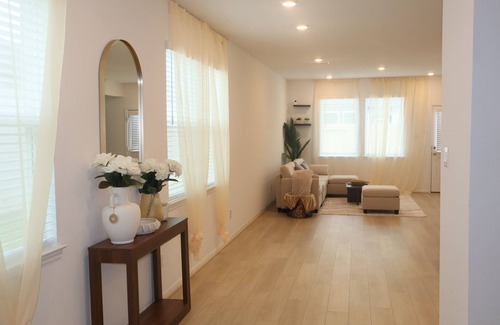 Missouri City House | Furnished Private Room in Missouri City, TX Located Near Major Attractions.