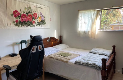 Gibsons House | Furnished two bedroom ground level suite