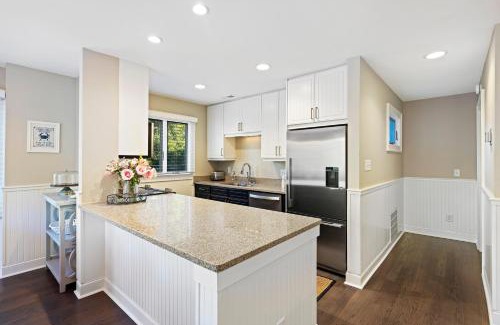 West Beach Village House | FWO1381: 1381 Fairway Oaks