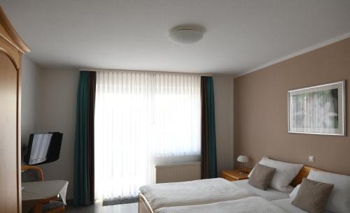 Arzheim Hotel | Gästehaus Kleine Kalmit