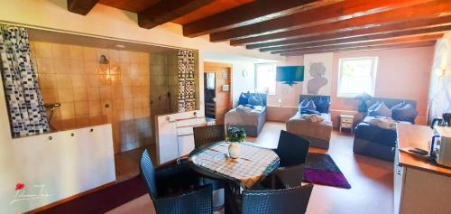 Groß Pankow Apartment | Gästehaus Kuhbier I Wlan, Parkplatz, Boxspringbetten, Sauna