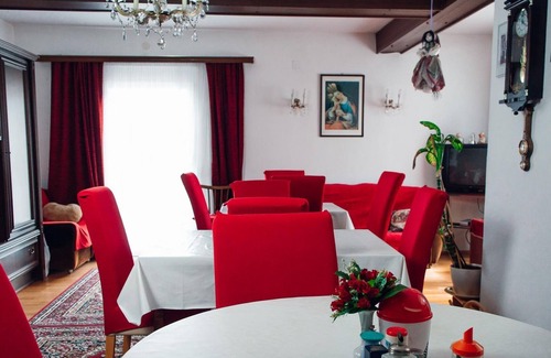 Notsch Apartment | Gästehaus Mikosch - Dreibettzimmer, Dusche, WC, Nichtraucher