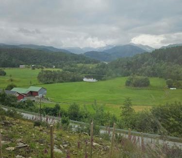 Orskog Apartment | Gårdsidyll i flotte omgivelser