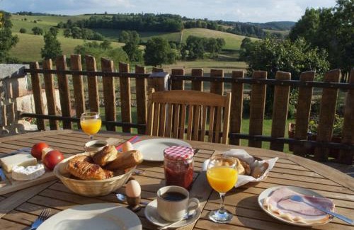 Chirassimont House | Gîte Authentique avec Jardin, Animaux Acceptés - FR-1-496-137