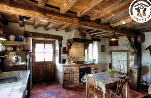 Chirassimont House | Gîte Authentique avec Jardin, Animaux Acceptés - FR-1-496-137