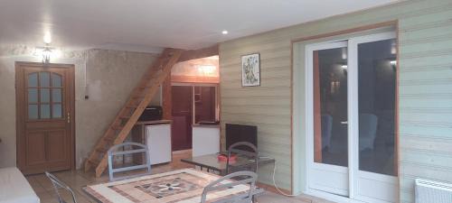 Gemozac House | Gîte cosy, sur jardin, terrasse privée, parking au calme en rdc